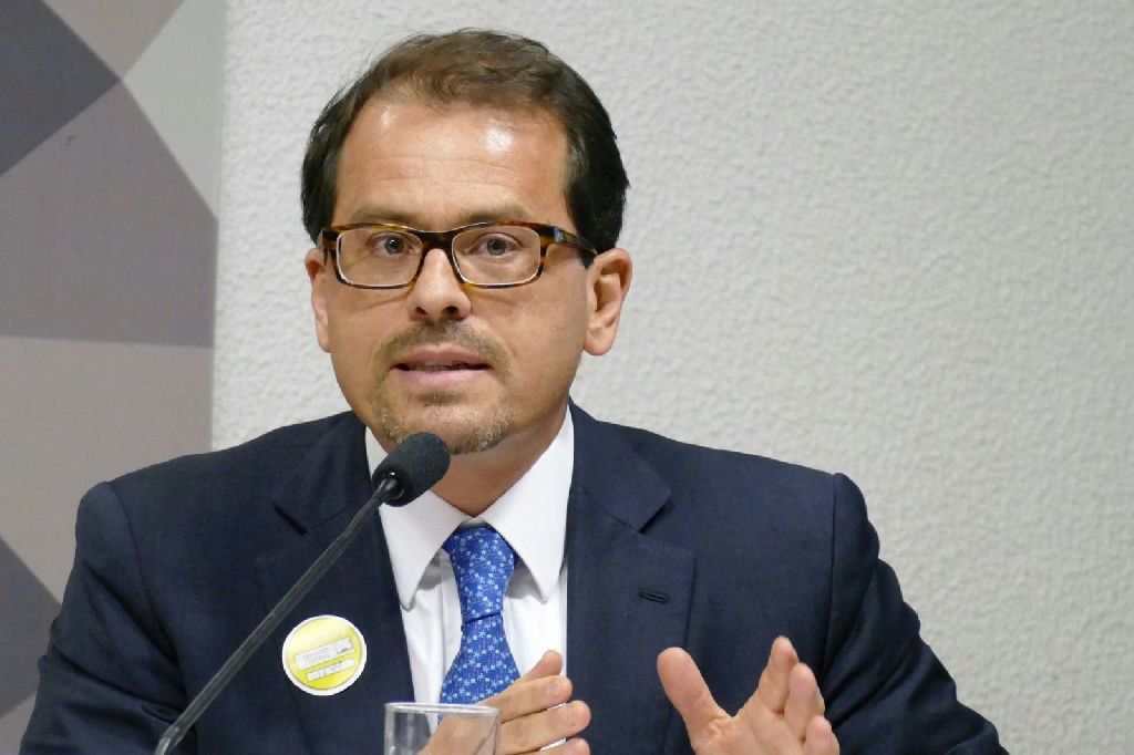 Ministro que suspendeu campanha de Deltan também restaurou direitos de Garotinho