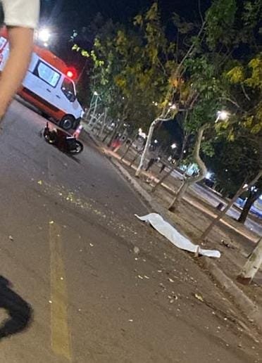 Motociclista perde controle e morre após colisão com árvore em Rondonópolis