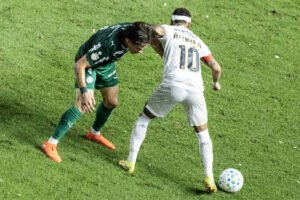 Neymar critica gramado da Vila Belmiro após eliminação do Santos
