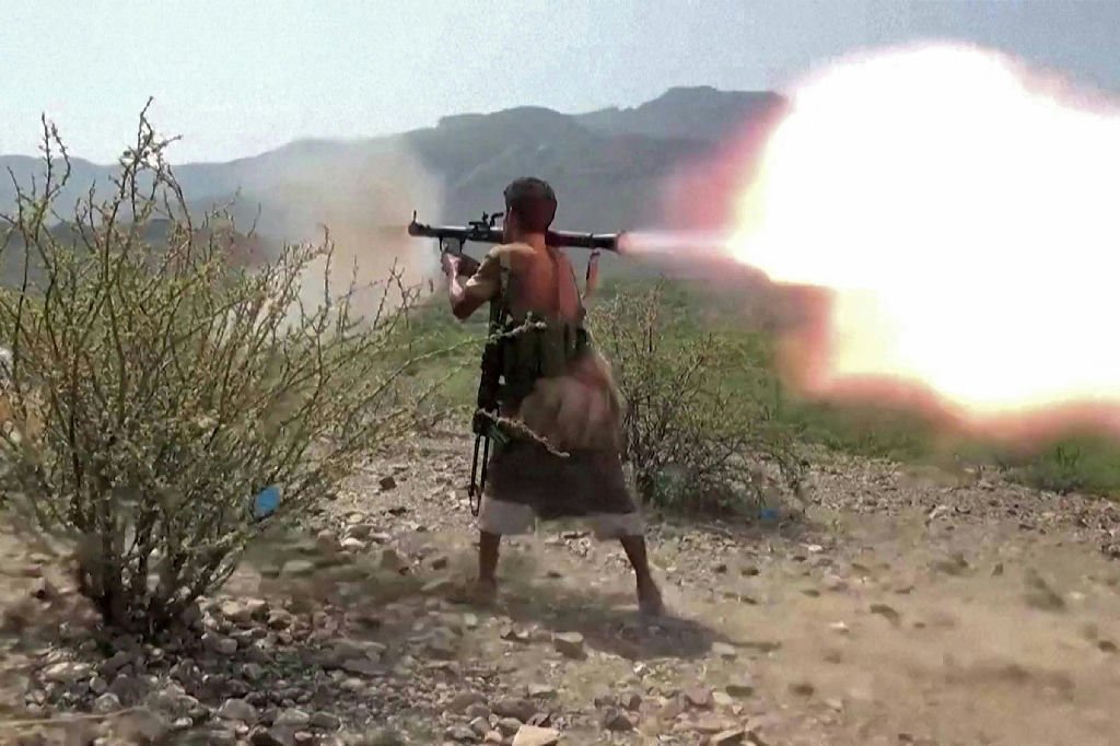 Petróleo se aproxima dos US$ 100 após ataques dos houthis à Arábia Saudita