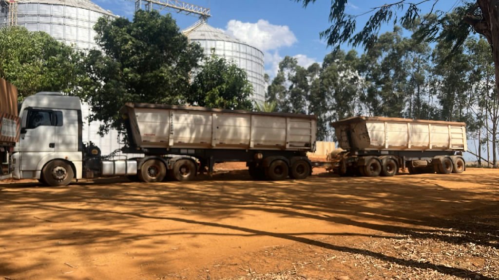 Polícia Civil apreende carga de soja de R$ 109 mil e prende motorista em Guiratinga