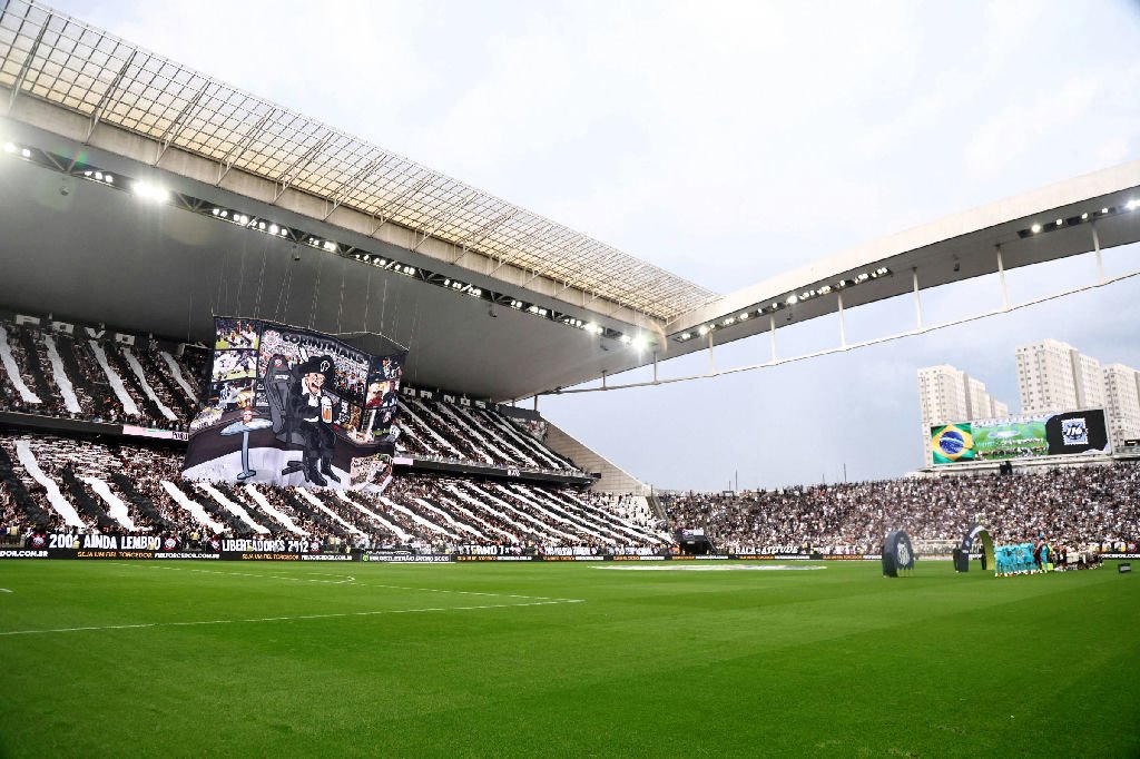 Polícia identifica torcedores que hostilizaram menino fã de Neymar em jogo do Corinthians
