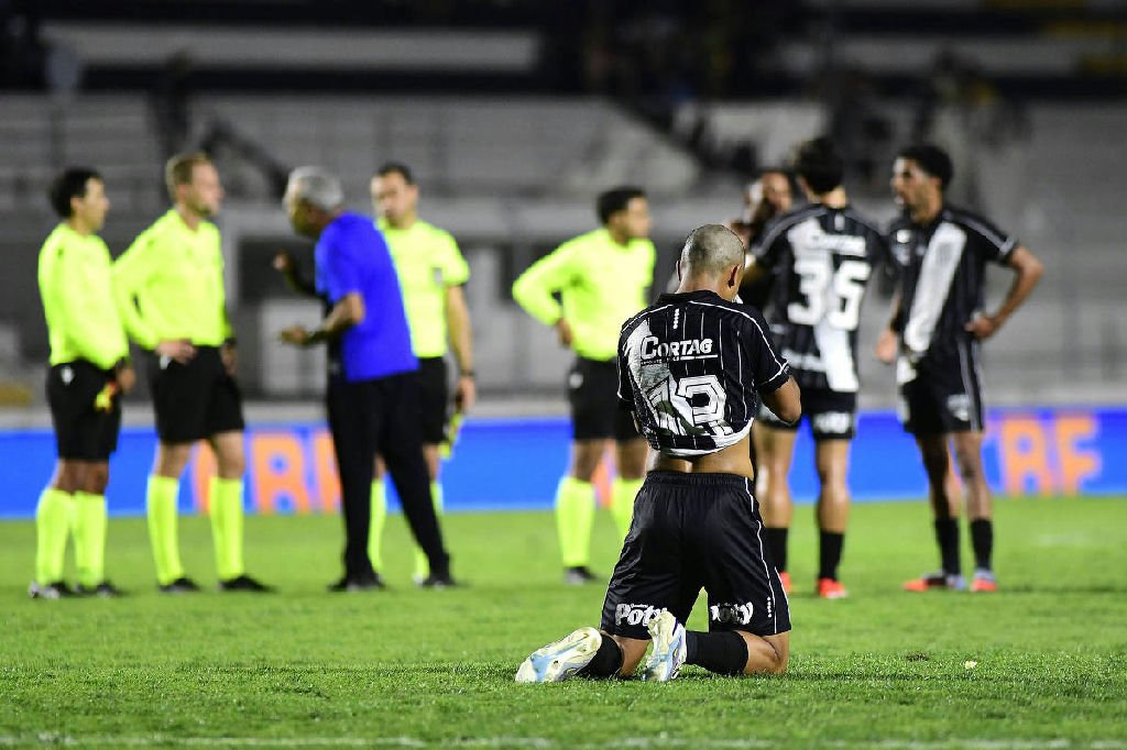 Ponte Preta enfrenta crise um ano após título inédito e caminha para a Série C