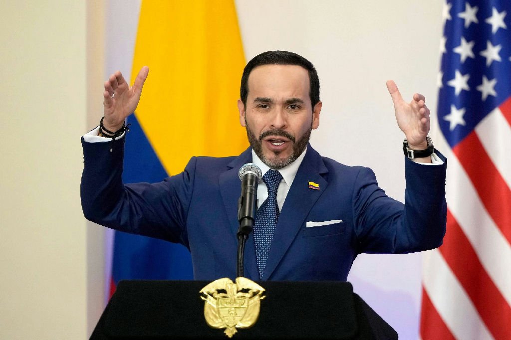 Presidente da Colômbia revoga decreto que restringia porte de armas