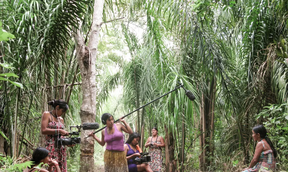 Publicações destacam o cinema realizado por mulheres indígenas no Brasil