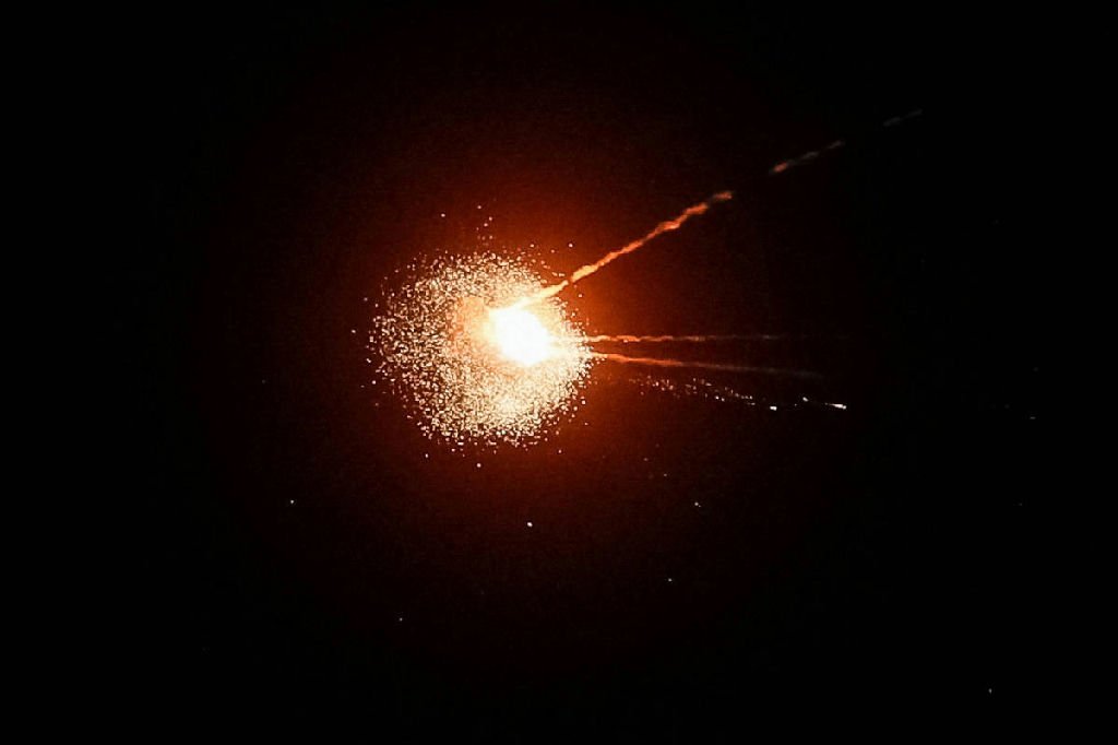 Rússia ataca Kiev pela sexta noite consecutiva e deixa 12 mortos