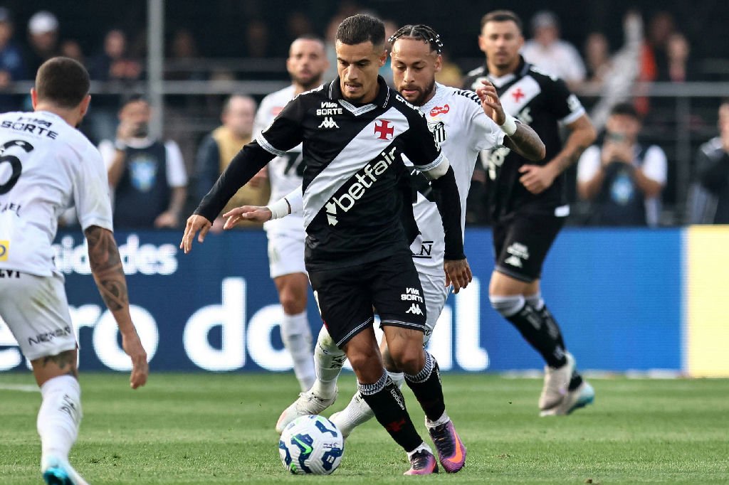 Santos avança na contratação de Coutinho após recomendação de Neymar