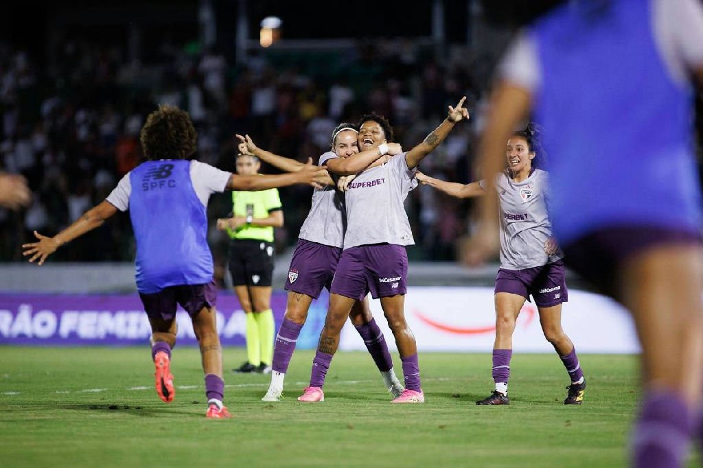 São Paulo conquista vaga na final do Brasileiro feminino ao vencer Flamengo novamente