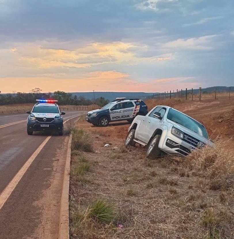 Suspeito morre em confronto com a polícia após roubo de caminhonete e sequestro em Rondonópolis