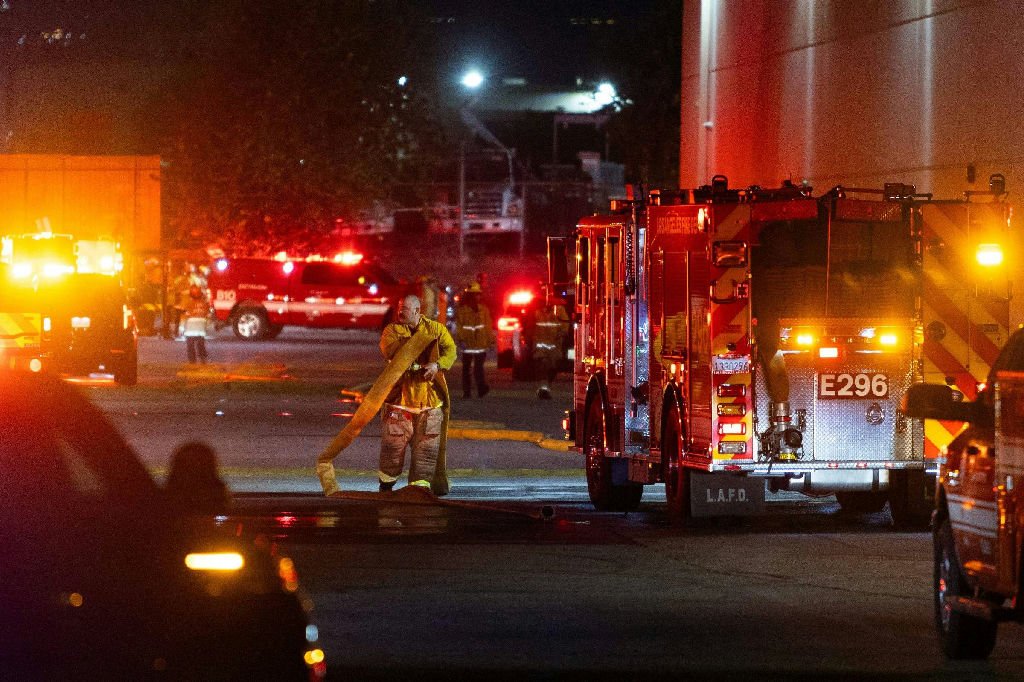 Três mortos em queda de helicóptero de TV durante cobertura de acidente em Los Angeles