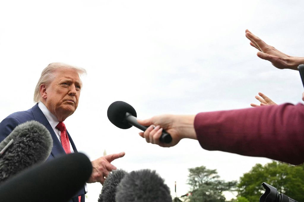Trump intensifica ataques a mulheres jornalistas, revela monitoramento
