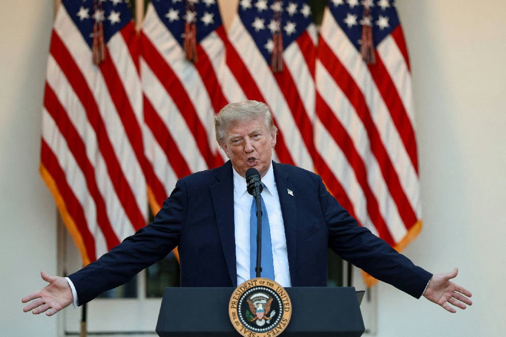 Trump proíbe importação de laticínios, bebidas alcoólicas e motocicletas do Canadá