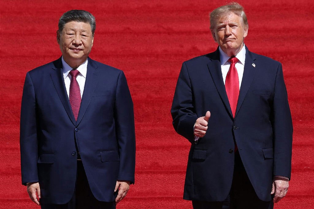 Trump propõe venda de armas à China em conversa com Xi, revela embaixador