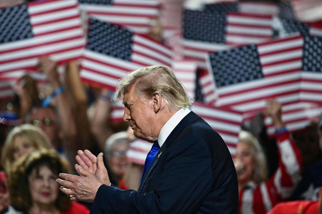 Trump resgata promessa de dinheiro grátis em busca de votos