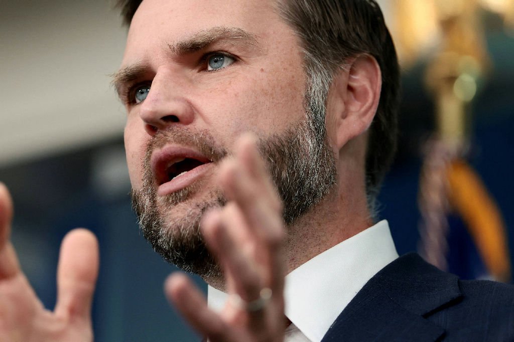 Vice de Trump minimiza guerra no Irã e diz que resposta está com os iranianos