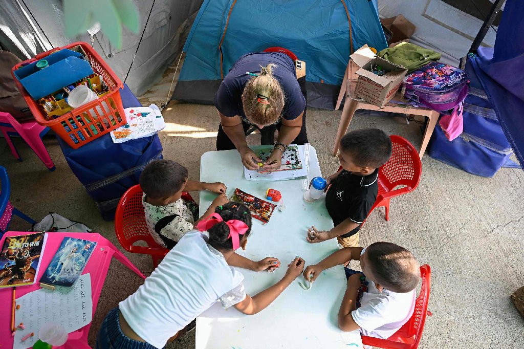 Volta às aulas é marcada por incertezas em região afetada por terremotos na Venezuela