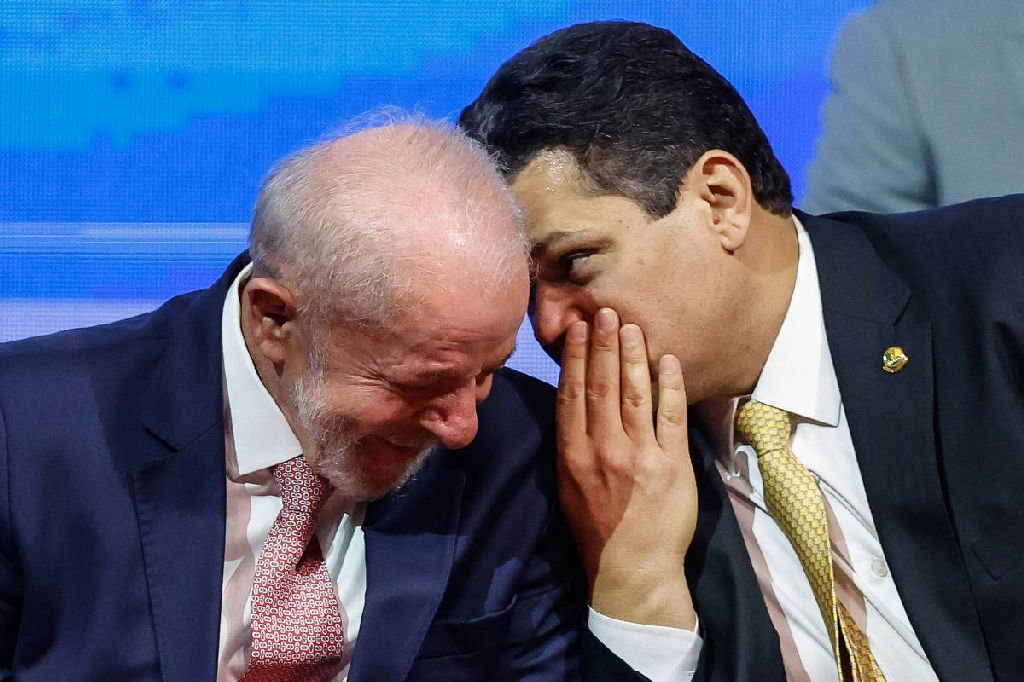 Alcolumbre agenda PEC que extingue a escala 6x1 para votação no Senado