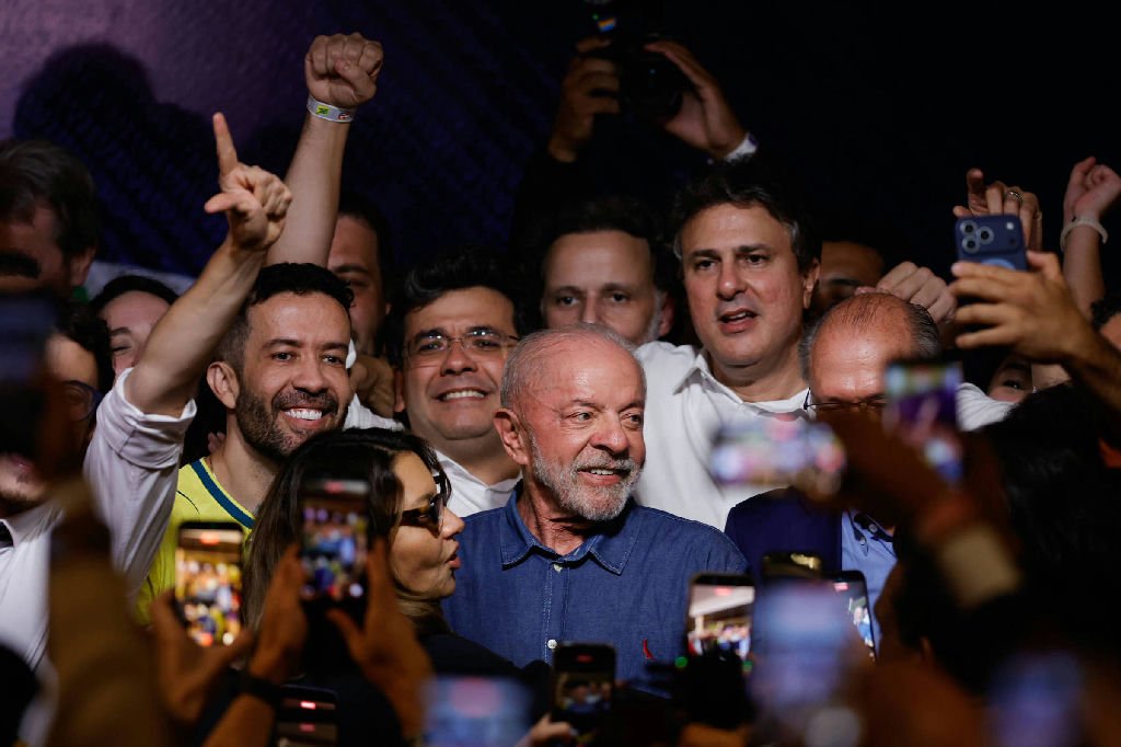 Analistas projetam meses de tensão fiscal após reação do mercado a Lula
