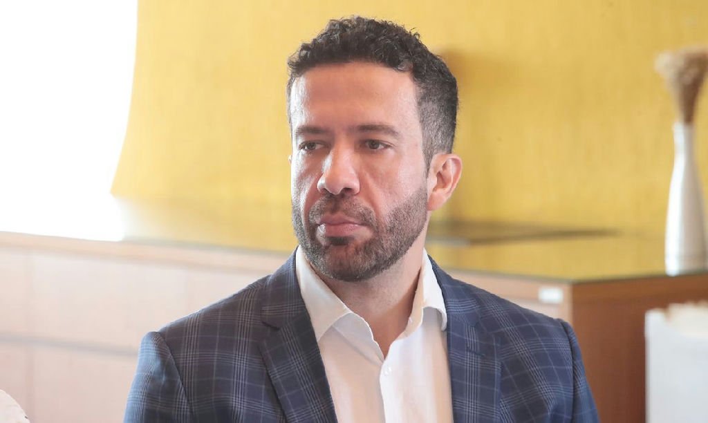 André Janones recebe alta e retoma atividades após internação em São Paulo