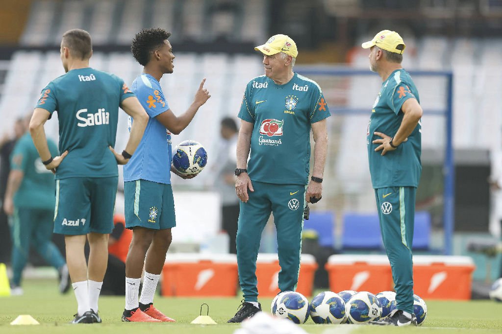 Após empates difíceis, Brasil enfrenta a Índia em amistoso histórico