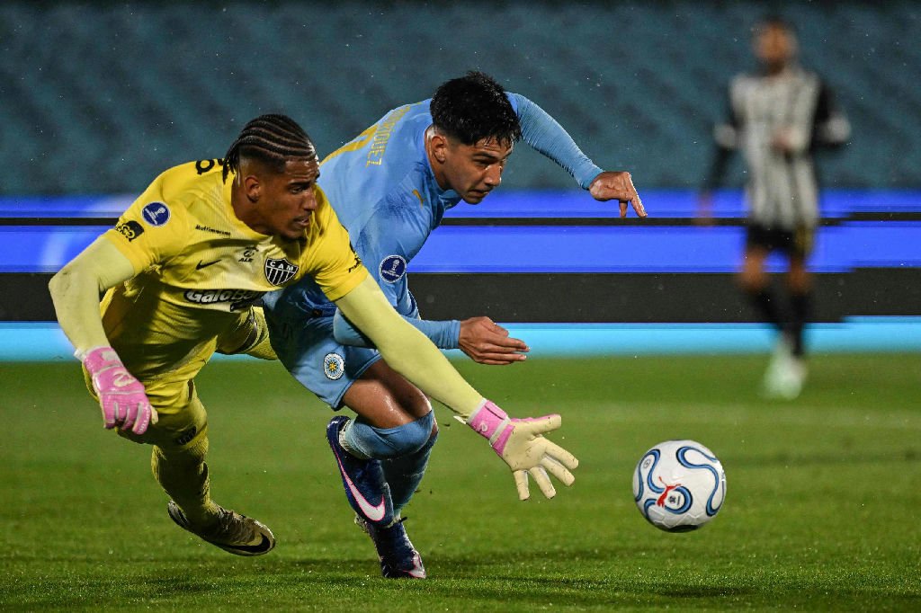 Atlético-mg supera sufoco e avança à final da Sul-americana após derrota no Uruguai