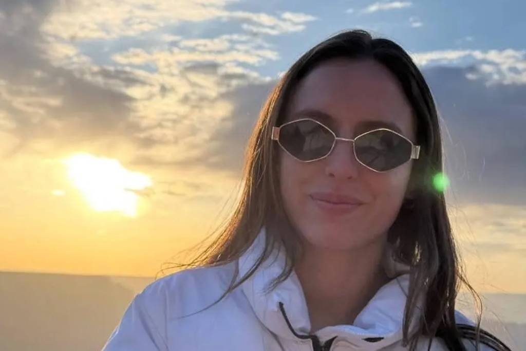 Atriz brasileira detida pelo ICE no aeroporto de Los Angeles após viagem em família