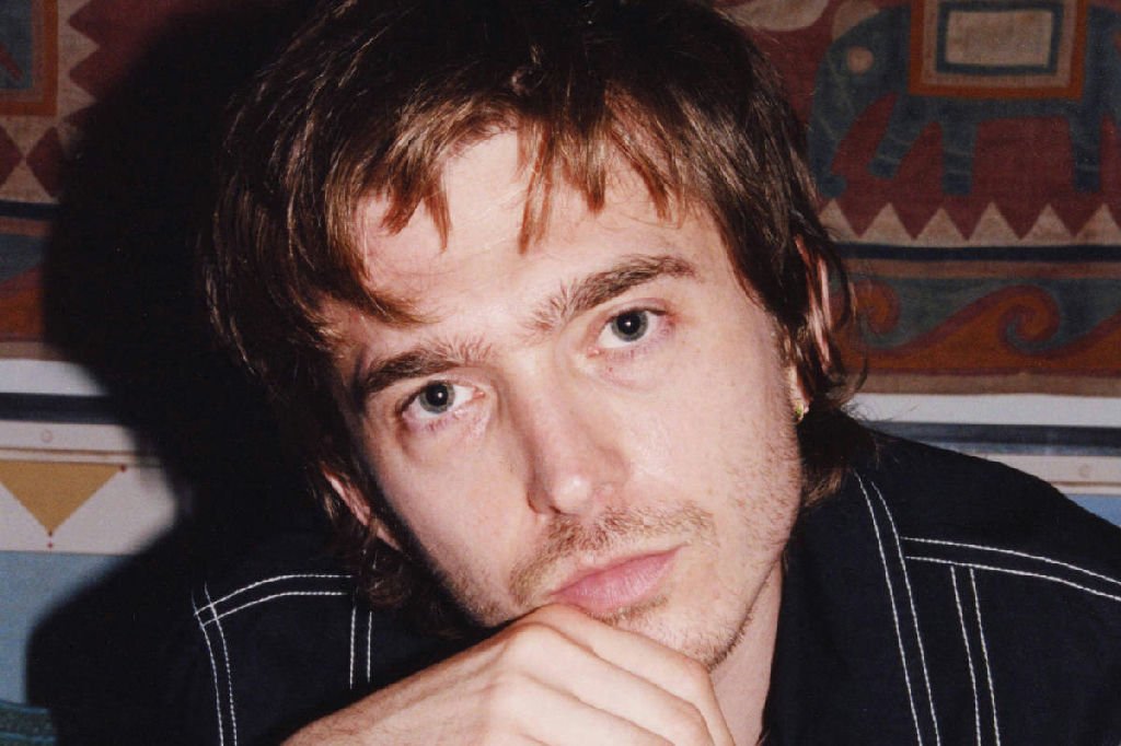 Austin Abrams fala sobre a experiência de gravar em estômago cenográfico