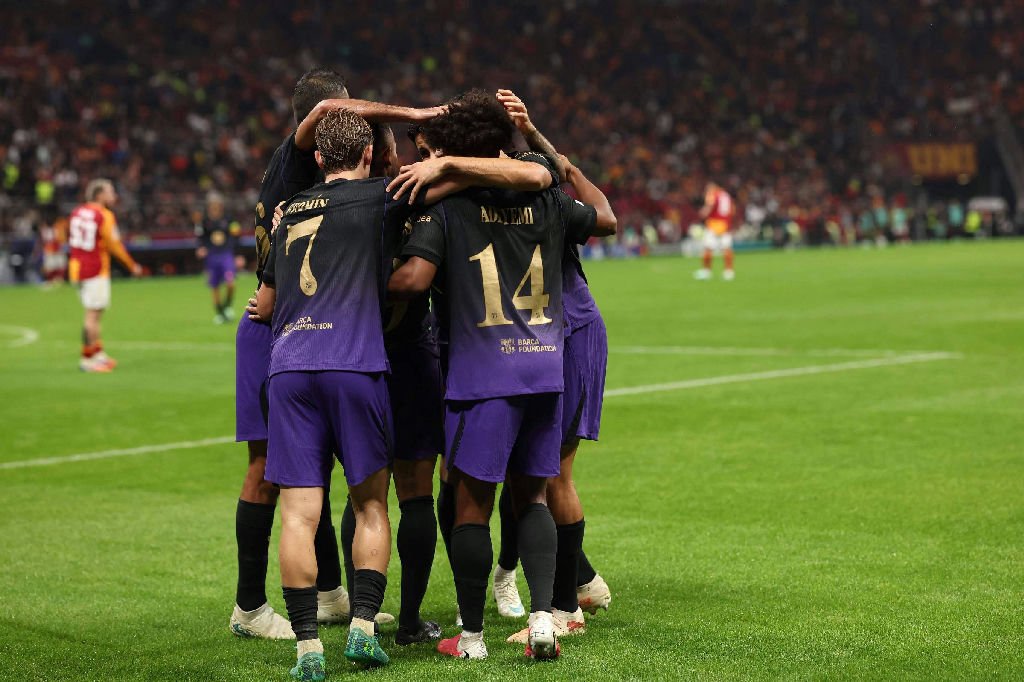 Barcelona goleia Galatasaray e Atlético de Madrid supera Manchester United