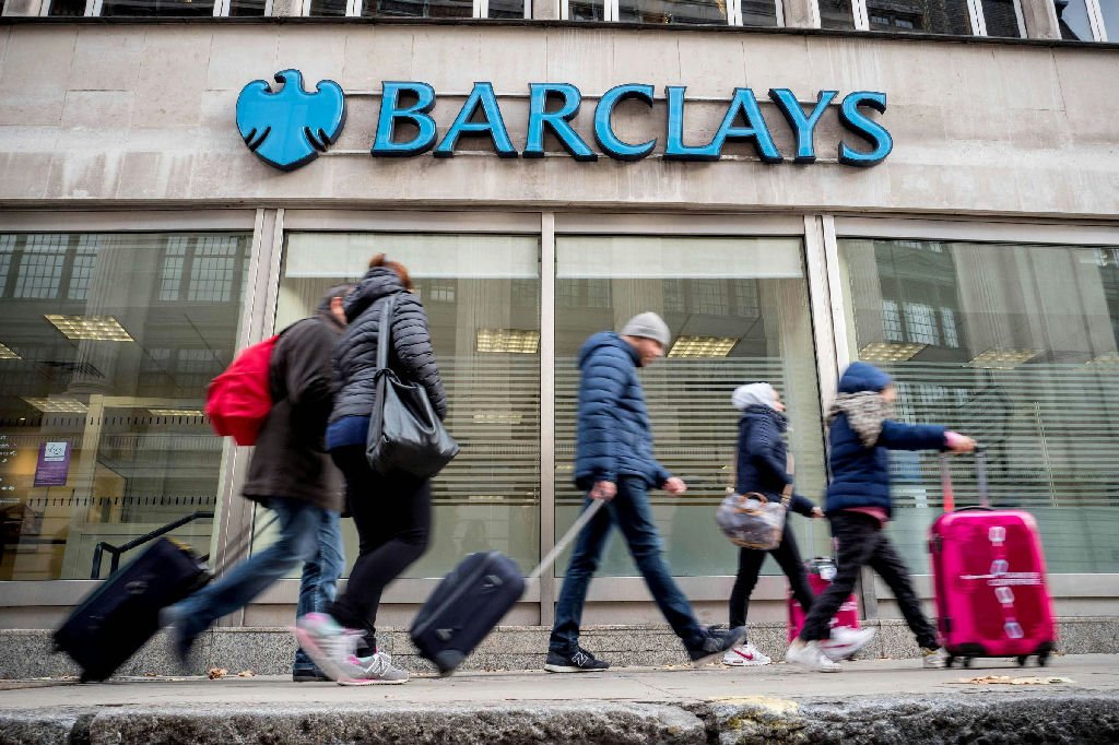 Barclays anuncia corte de 5.000 empregos devido ao avanço da inteligência artificial