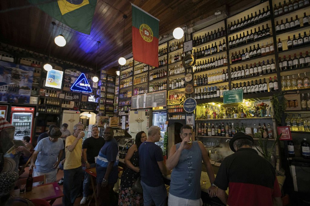 Bares e restaurantes criticam proposta de fim da escala 6x1 e apoiam PEC das horas trabalhadas