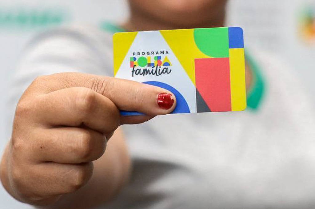 Bolsa Família se torna tema central nas eleições, com promessas e exigências de trabalho