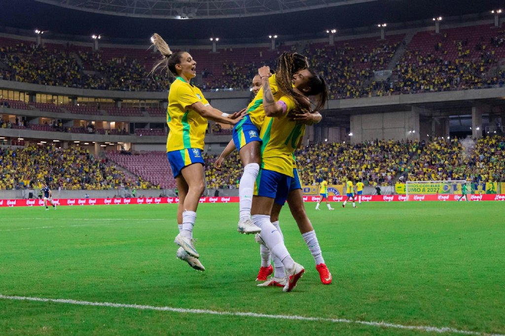 Brasil empata com Argentina em amistoso e não aproveita expulsão de jogadora rival