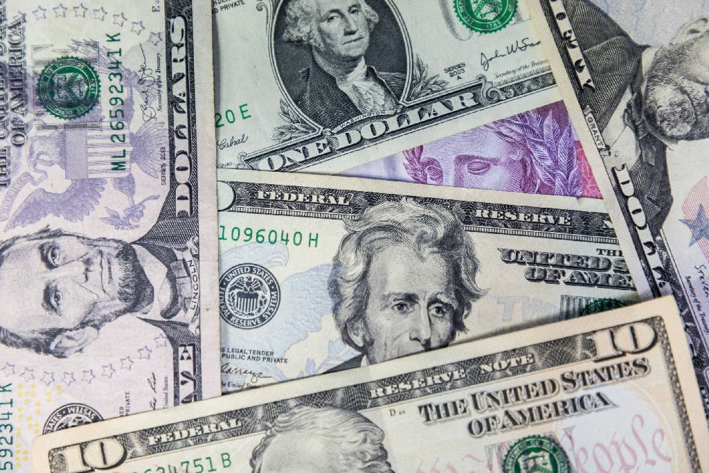 Brasil registra entrada de US$ 2,4 bilhões na semana após o primeiro turno das eleições, afirma Banco Central