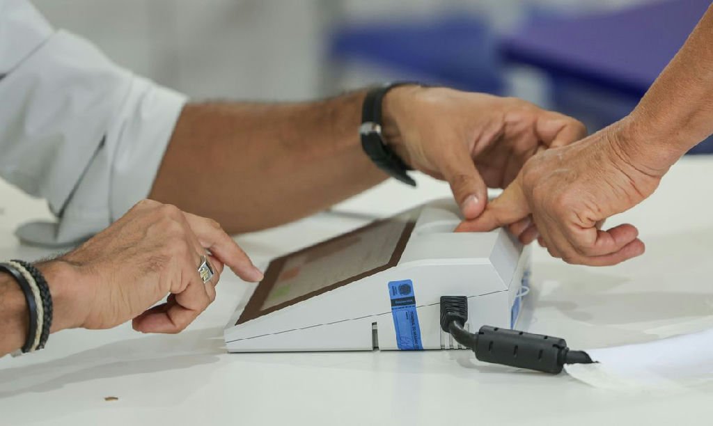 Brasileiros vão às urnas hoje para eleger o novo presidente da República