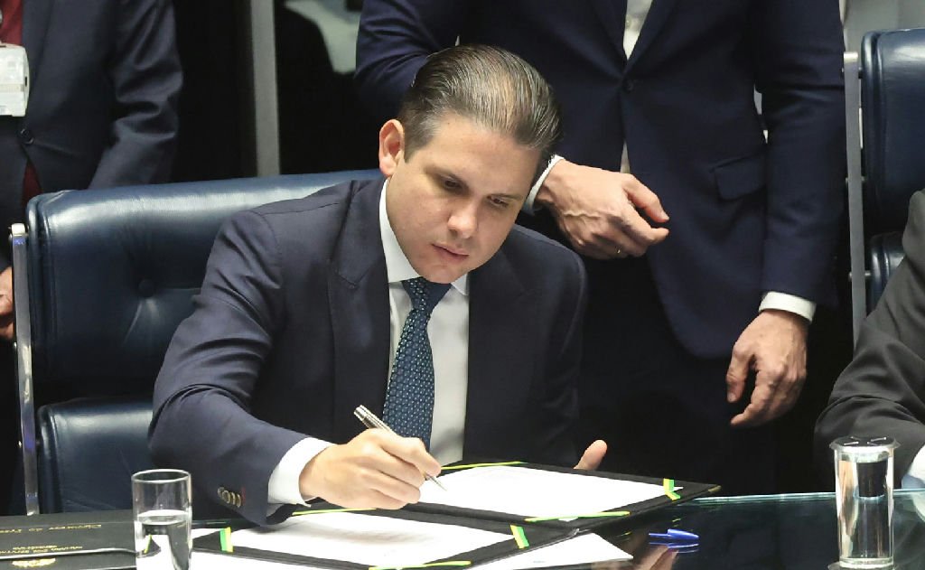 Câmara dos Deputados adota nova jornada de trabalho com redução de horas