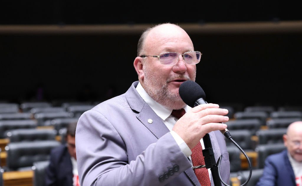Câmara dos Deputados analisa projeto de proteção climática para agricultura familiar e pecuária leiteira