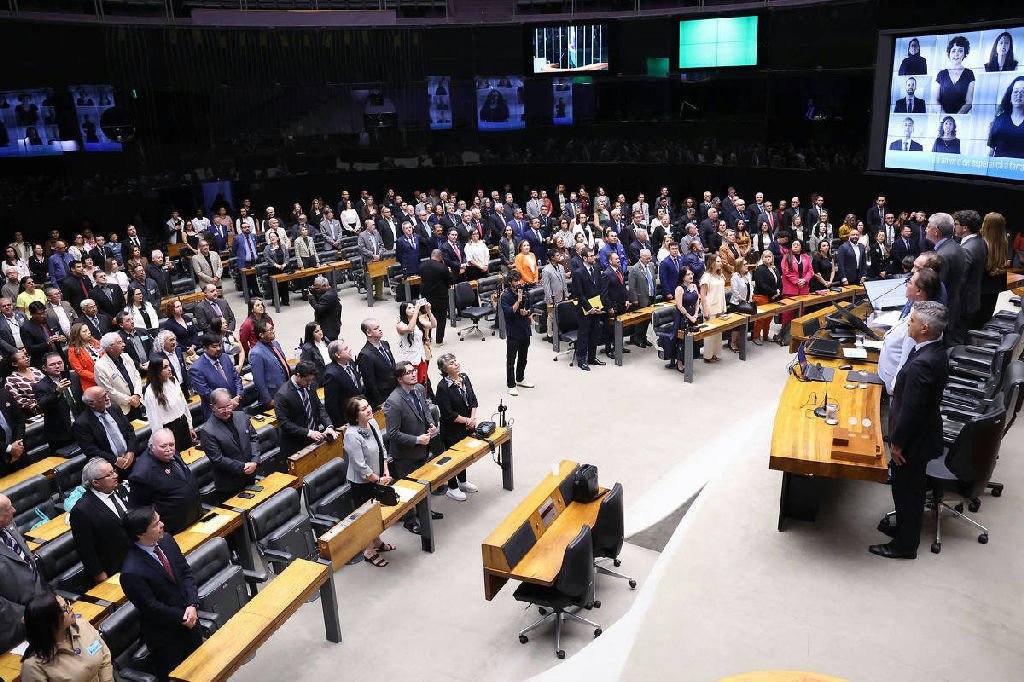Câmara dos Deputados lança concurso com salários de até R$ 32 mil; confira as vagas disponíveis