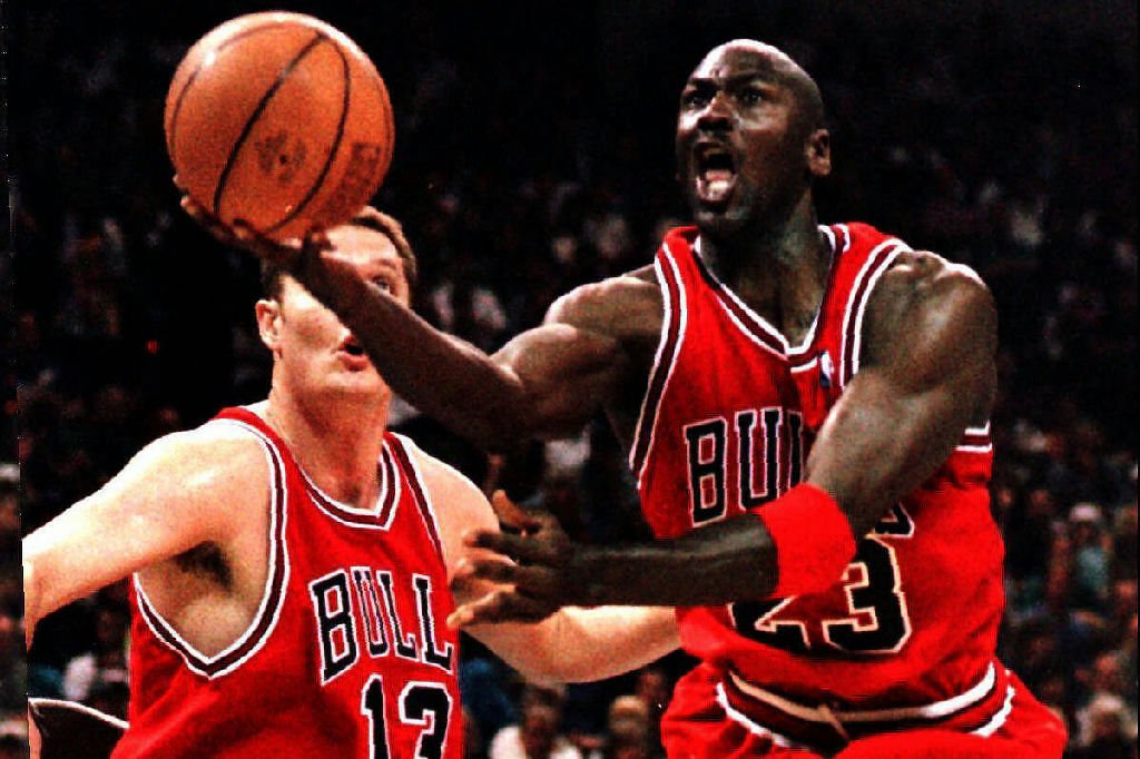 Camisa de Michael Jordan em final da NBA é vendida por R$ 69,8 milhões