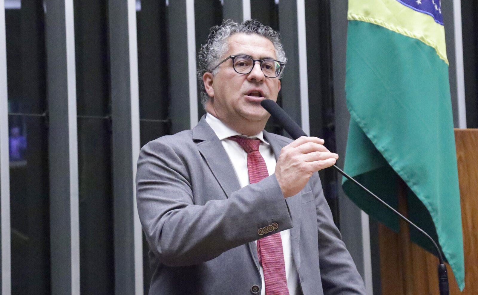 Canais artificiais de água devem ter dispositivos de escape para fauna, propõe projeto de lei