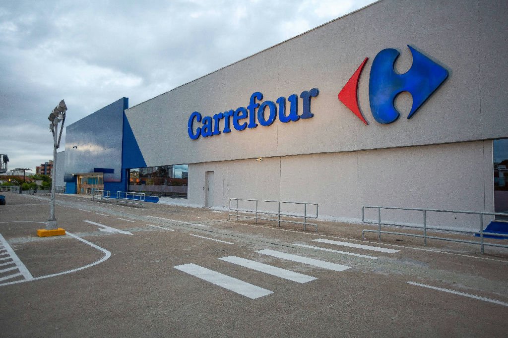 Carrefour vende 22 unidades a fundo do Patria e passa a alugar imóveis