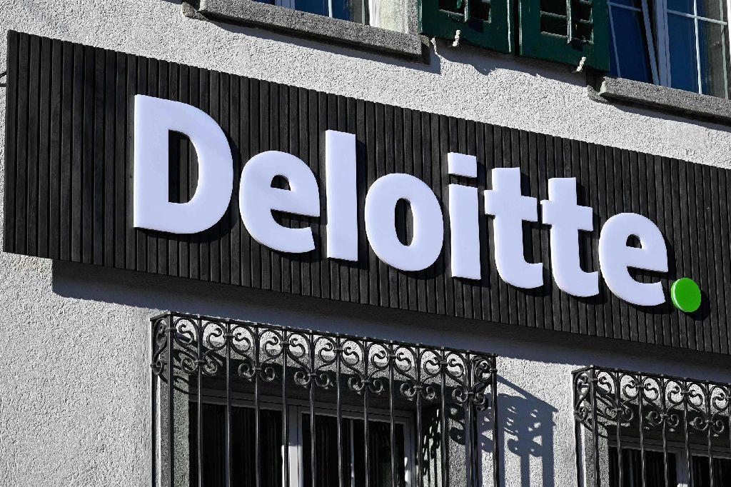 CEO da Deloitte tem aumento de 45% em meio a cortes de vagas na empresa