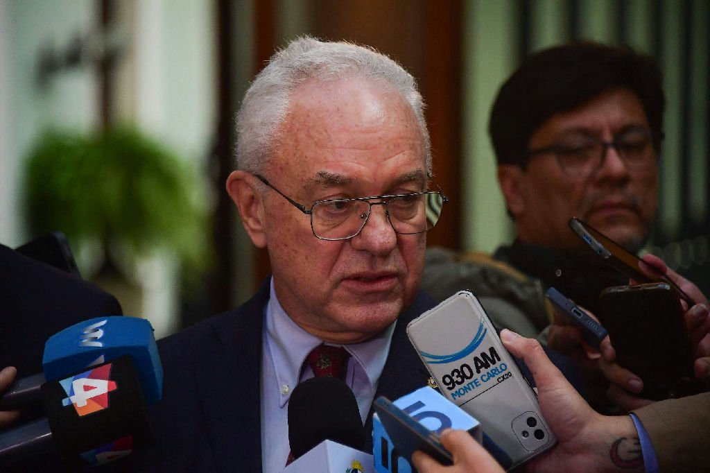 Chanceler do Uruguai afirma que Delcy é tão ilegítima quanto Maduro