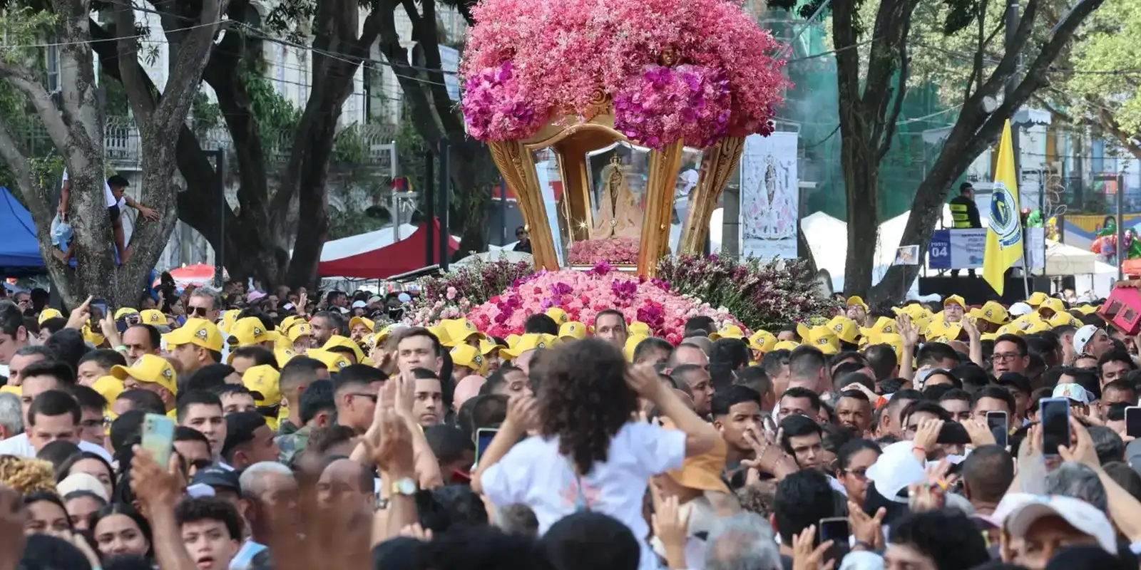 Círio de Nazaré atrai milhões de devotos em Belém do Pará