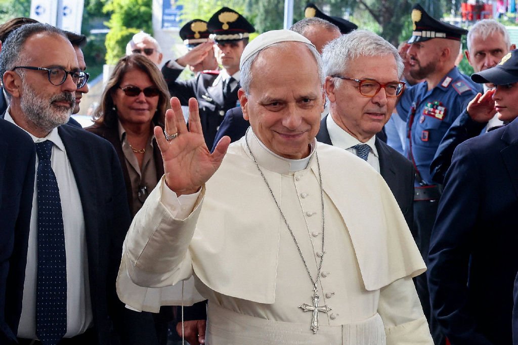 Cirurgia do papa Leão 14 é bem-sucedida, confirma Vaticano