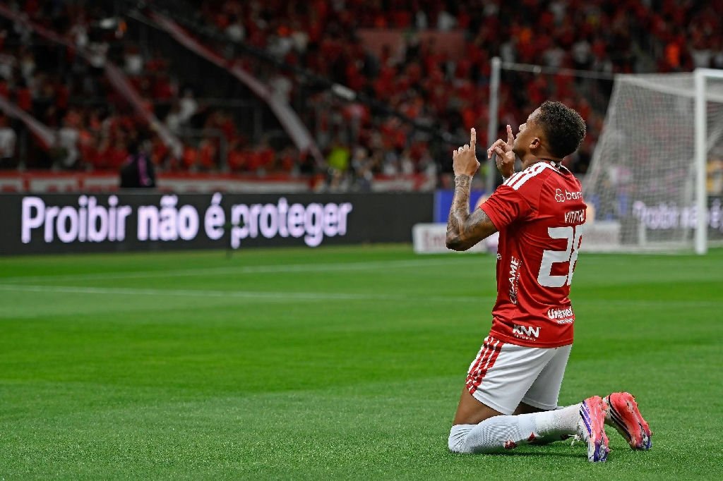 Corinthians sofre 7ª derrota seguida após gol relâmpago do Internacional