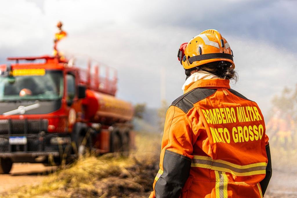 Corpo de Bombeiros combate incêndios florestais em Mato Grosso nesta terça-feira