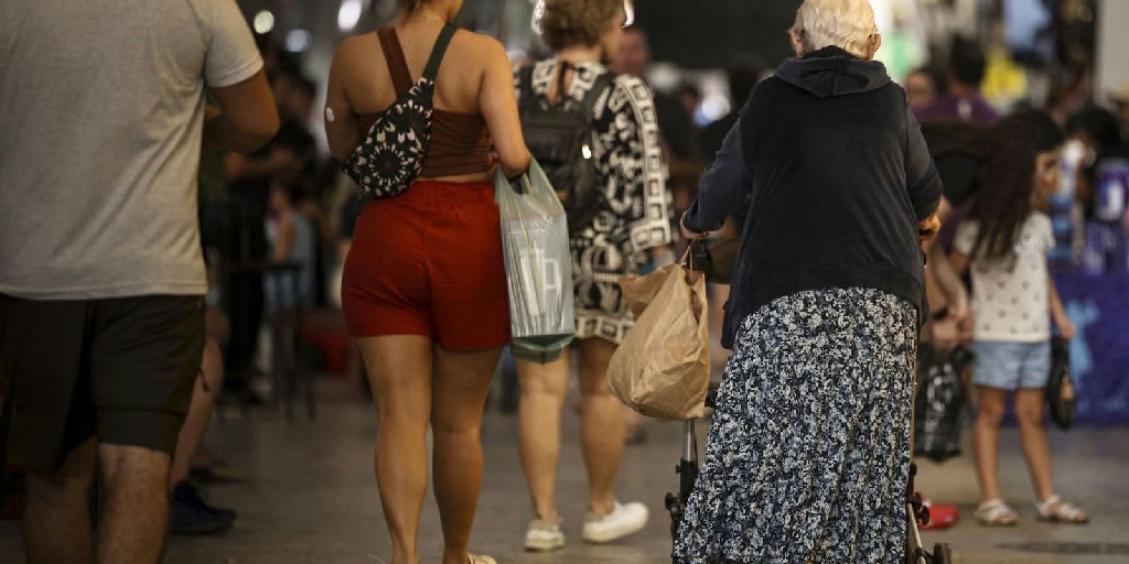 Corte de gastos públicos pode impactar programas sociais, alertam economistas