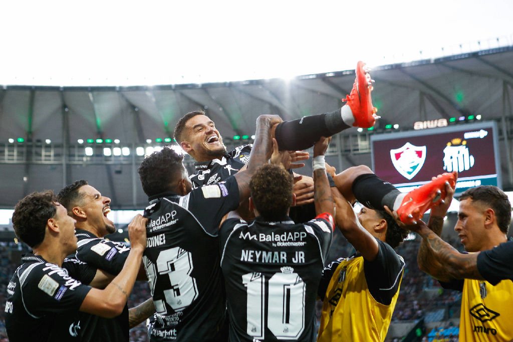 Coutinho brilha e garante virada do Santos sobre o Fluminense no Maracanã
