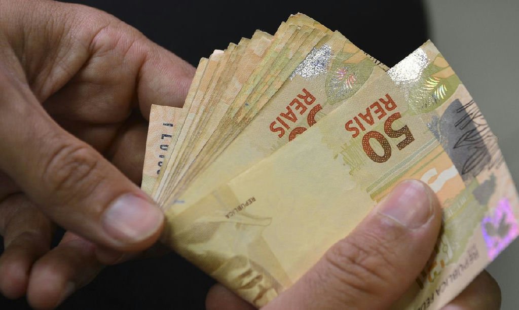 Crescimento de superendividados no Brasil chega a 75% em cinco anos, aponta Banco Central