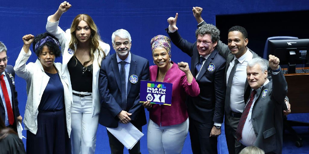 CUT celebra o fim da jornada 6x1 enquanto CNI pede revisão da PEC aprovada